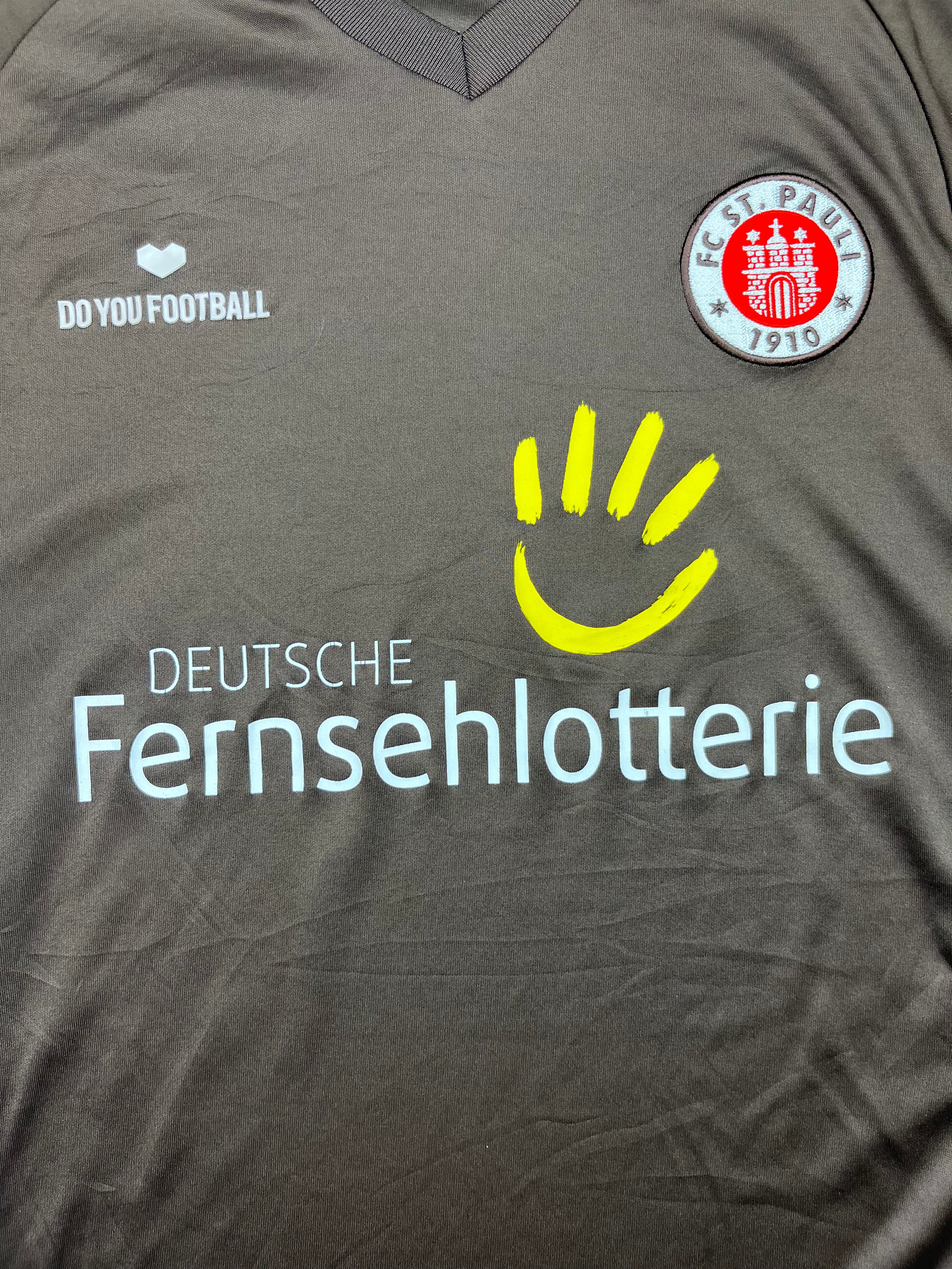 Fck nzs. O novo slogan das camisolas do Sankt Pauli, clube de