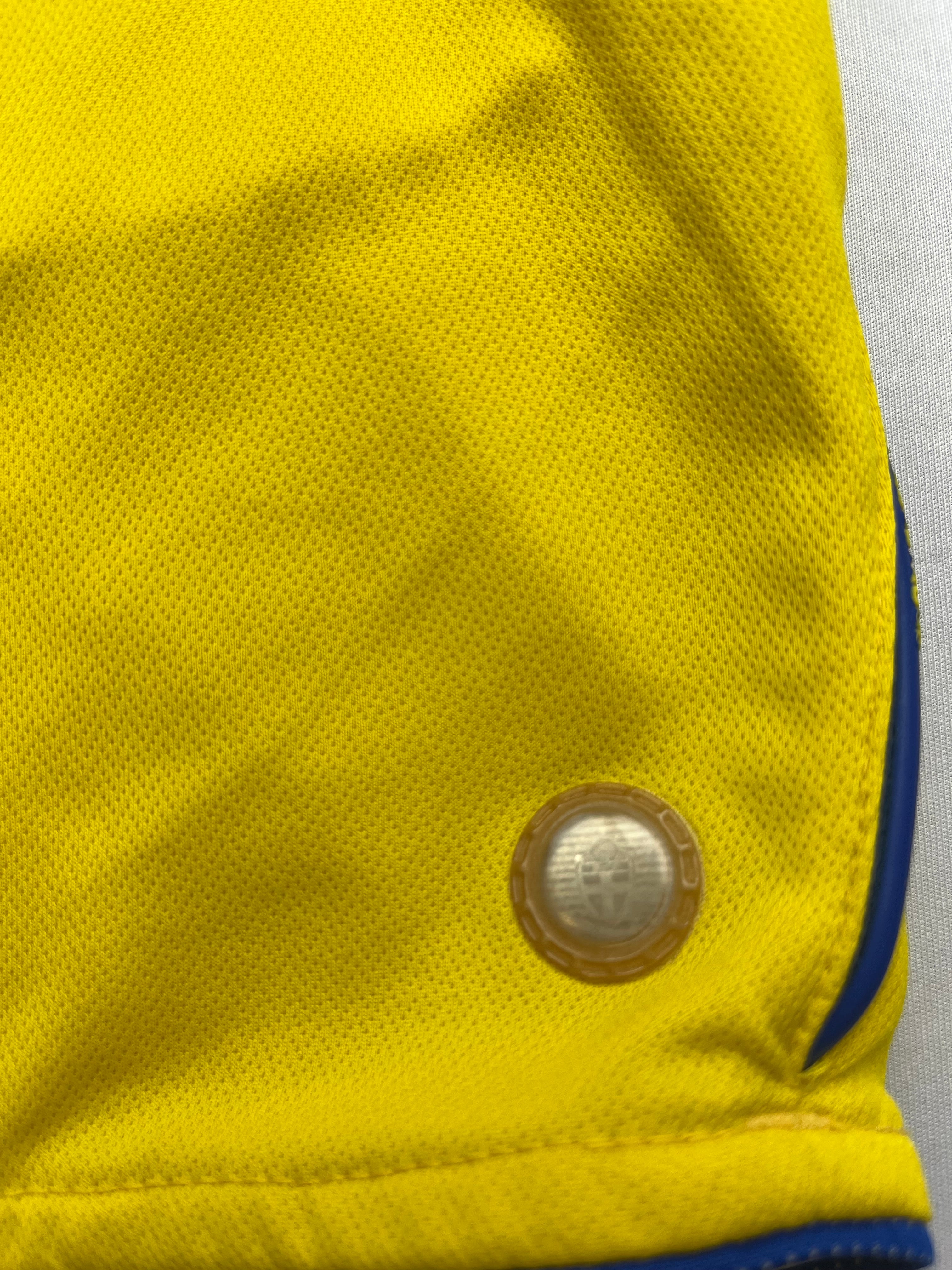 2005/06 Sweden Home Shirt (M) 8.5/10
