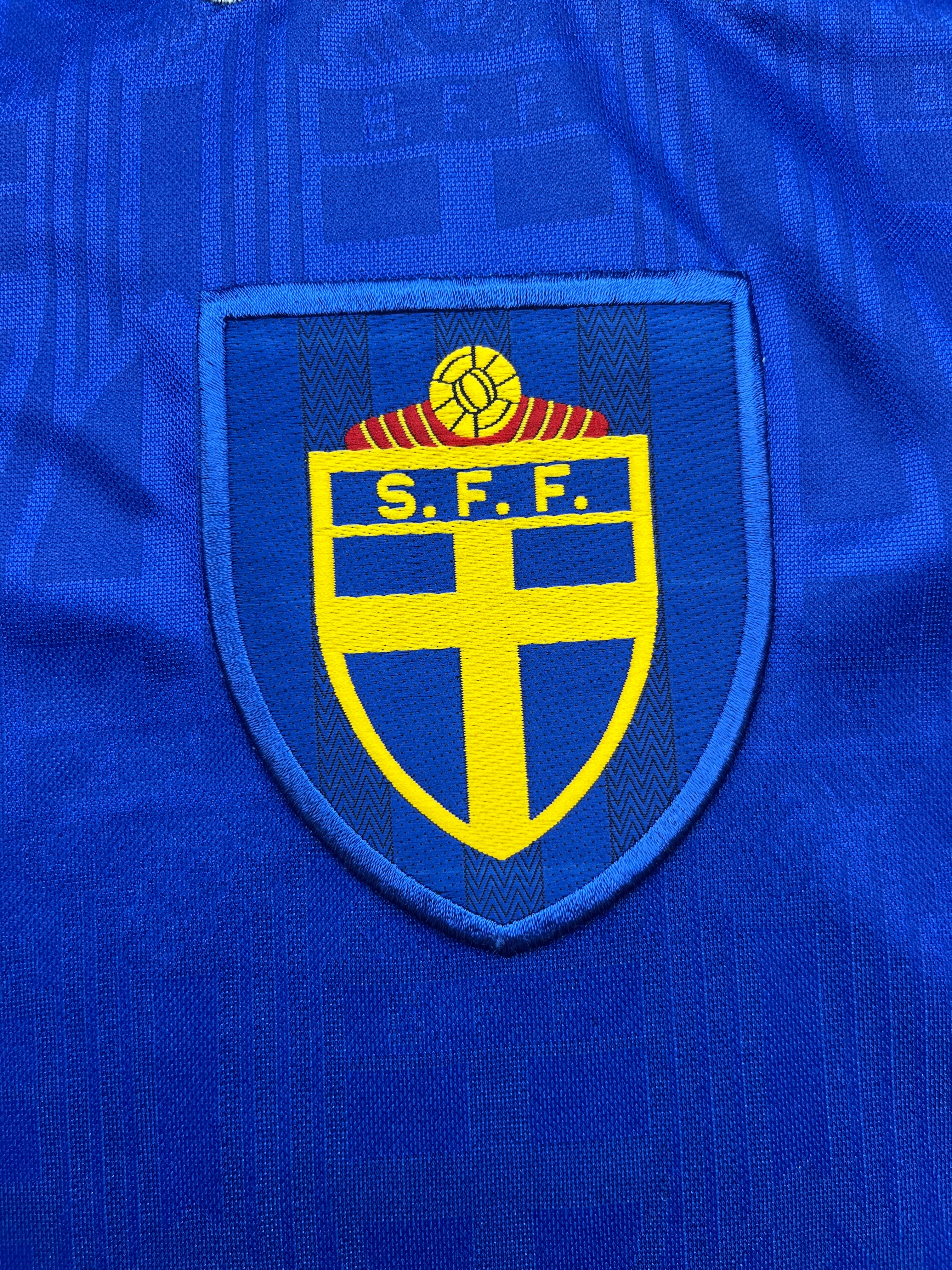 1996/98 Sweden Away Shirt (XL) 8.5/10